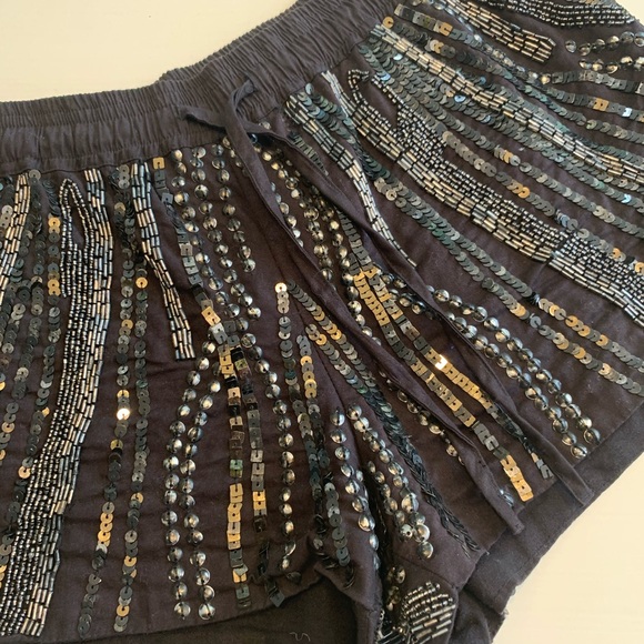 Dress up embellished shorts - Picture 2 of 5